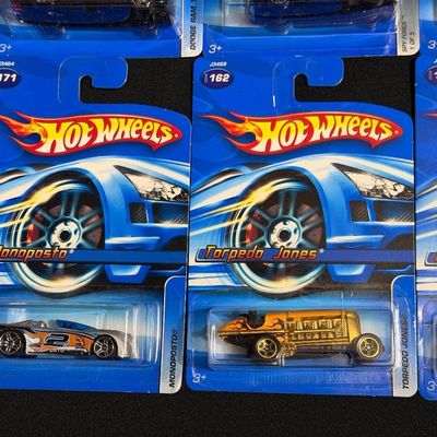 COLLECTIBLE HOT WHEELS