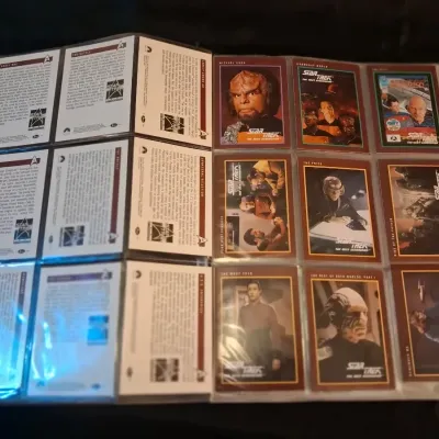 STAR TREK TRADING CARDS IN A BINDER