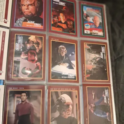 STAR TREK TRADING CARDS IN A BINDER