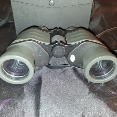 BROOKSTONE 8 X 40 BINOCULARS WITH CASE