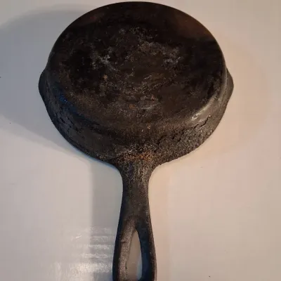 WAGNER WARE 6" CAST IRON SKILLET AND CAST MATCH HOLDER