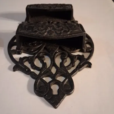 WAGNER WARE 6" CAST IRON SKILLET AND CAST MATCH HOLDER