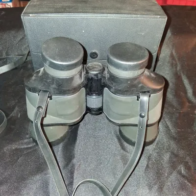 BROOKSTONE 8 X 40 BINOCULARS WITH CASE