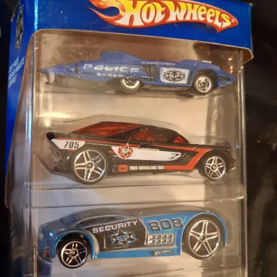 2 HOT WHEELS GIFT PACKS