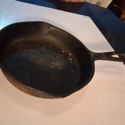 WAGNER WARE 6" CAST IRON SKILLET AND CAST MATCH HOLDER