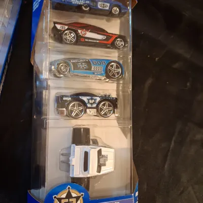 2 HOT WHEELS GIFT PACKS
