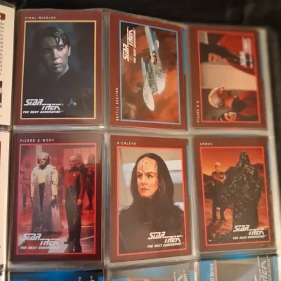 STAR TREK TRADING CARDS IN A BINDER