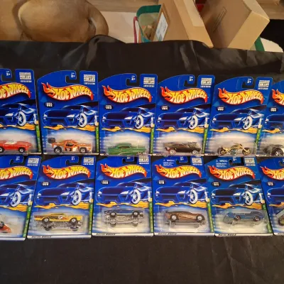 HOT WHEELS 2001 TREASURE HUNT SERIES