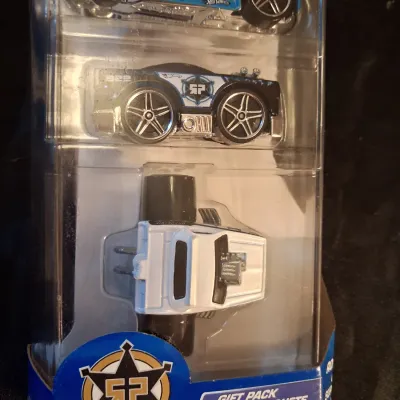 2 HOT WHEELS GIFT PACKS