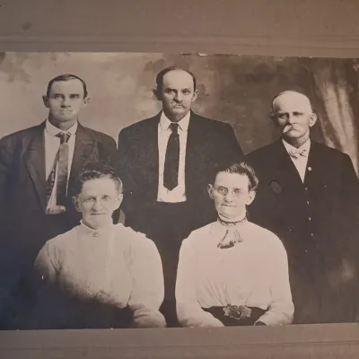 ANTIQUE PHOTOS