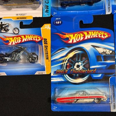 COLLECTIBLE HOT WHEELS