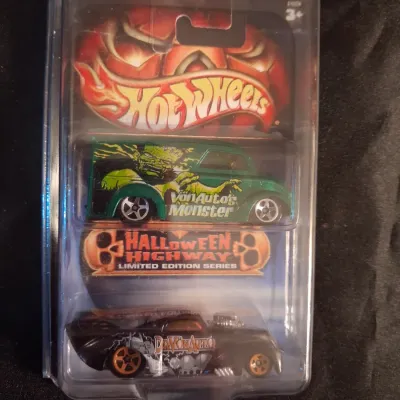 HOT WHEELS HALLOWEEN HIGHWAYS