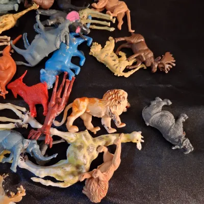 TOY ANIMALS