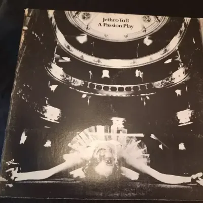 JETHRO TULL & LED ZEPPELIN VINTAGE VINYL ALBUMS