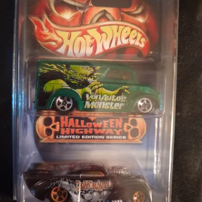 HOT WHEELS HALLOWEEN HIGHWAYS