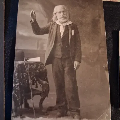 ANTIQUE PHOTOS