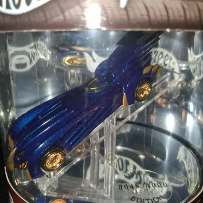 2 HOT WHEELS BATMOBILES LIMITED EDITIONS