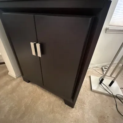 Side cabinet