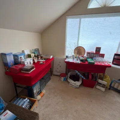 Gift corner & holiday decor