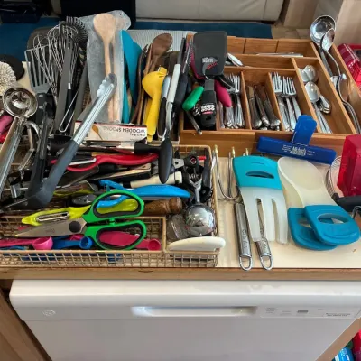 Kitchen gadgets, flatware & cutlery