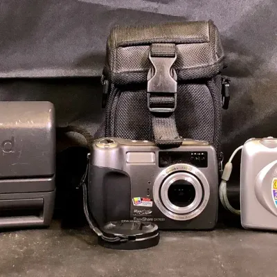 Vintage Camera Lot: Polaroid OneStep 600, Nikon Coolpix 2000, Kodak EasyShare DX3900