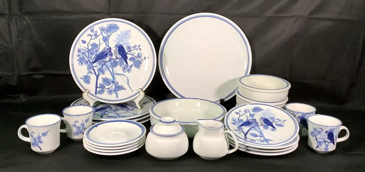 (23) Mikasa Stoneware 