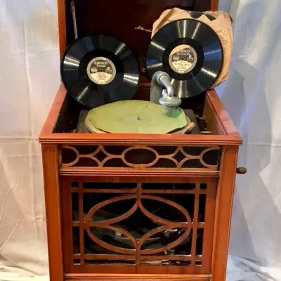 Antique Edison Disc Phonograph Model C150 w/ 6 Records 