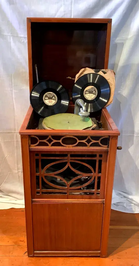 Antique Edison Disc Phonograph Model C150 w/ 6 Records 