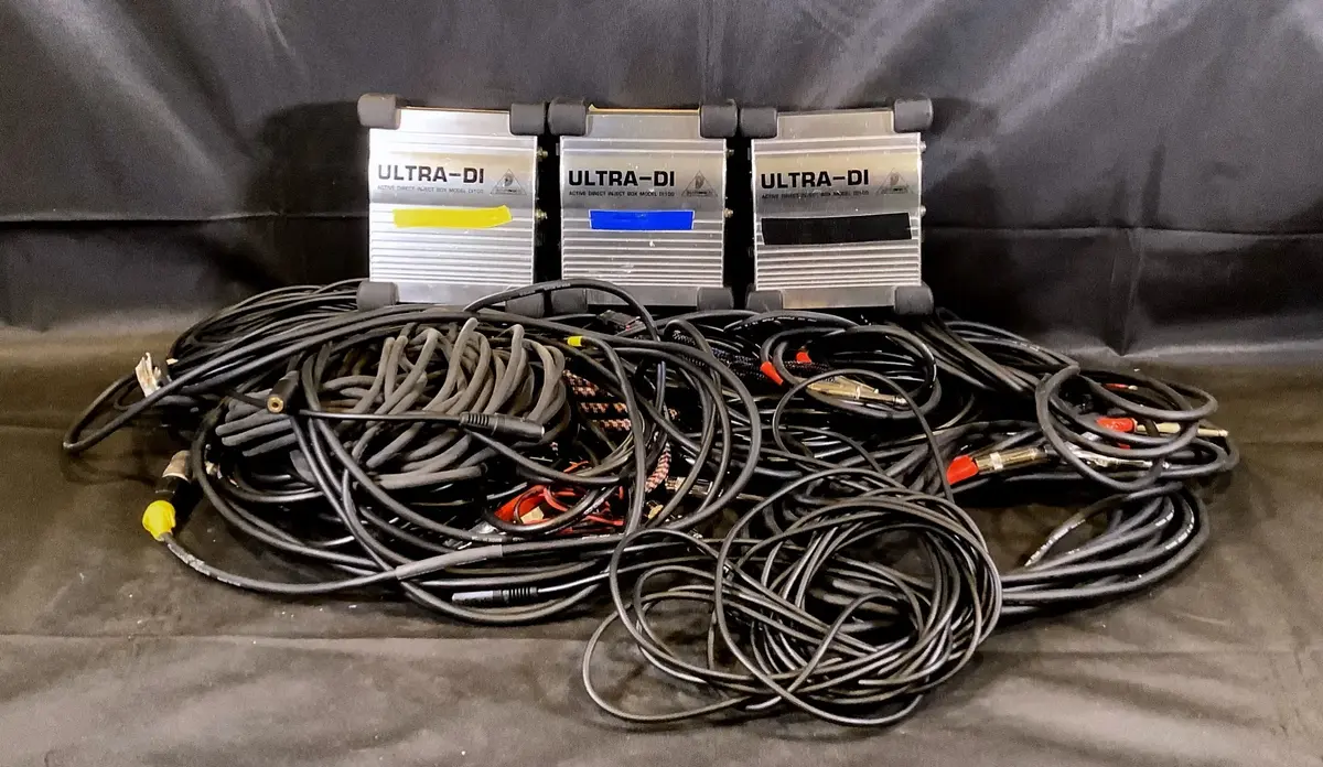 Behringer ULTRA-DI DI100 Direct Injection Boxes (Set of 3) w/ Pro Audio Cables & Adapters