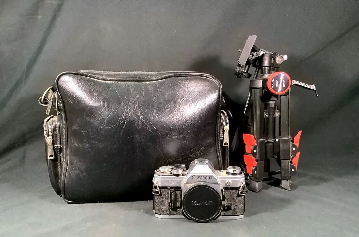 Vintage Canon AE-1 Film Camera With Tri-Pod & Leather Carrying Bag 