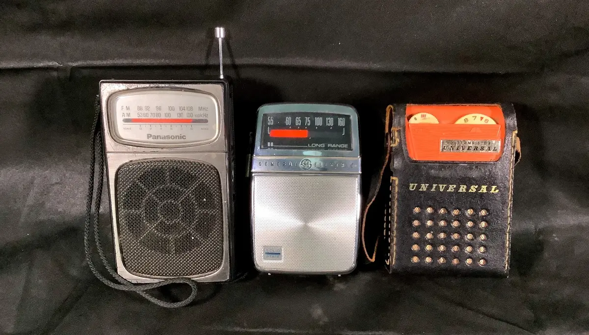 Vintage Transistor Radio Lot (3) - Panasonic, GE Long Range & Universal