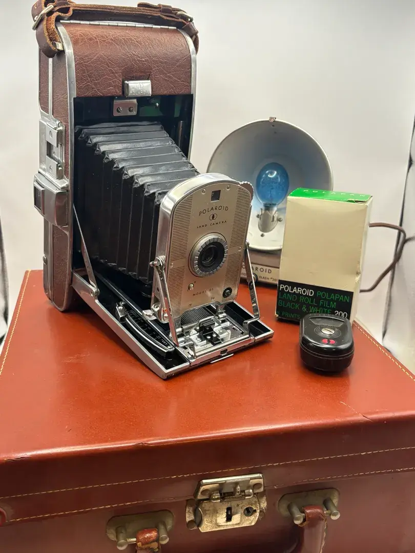 Vintage Kodak Land camera Model95 With Brown Case & Accessories 