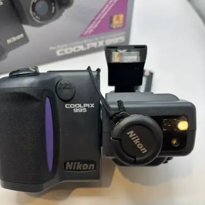 Nikon Coolpix 995 Swivel Lens Digital Camera 