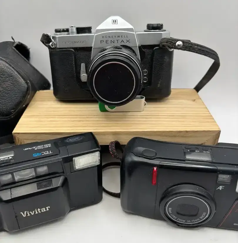 Vintage 35mm Film Cameras Pentax Spotmatic Vivid Tec45 Nikon Zoom Touch 400