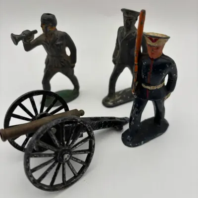 Vintage Miniature  Metal Toy Soldiers 