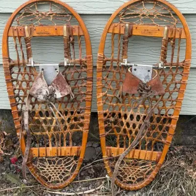 CA Lund Bear Claw Snow Shoes