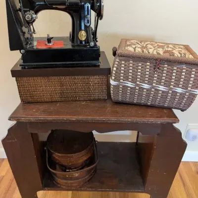 Singer Featherweight 221 W/ Sewing Basket, Wooden Sewing Box & Table