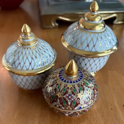 hand-painted Thai Benjarong ware porcelain trinket box