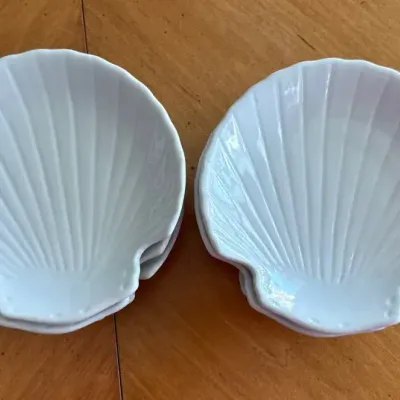 Set Of 8 Seashell Shaped Plates 