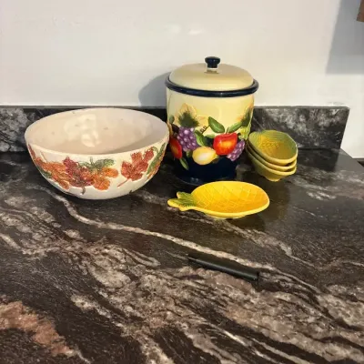 Vintage Kitchen Décor Lot – Fruit Canister, Leaf Bowl & Pineapple Dishes
