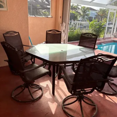Table With 6 Chairs 