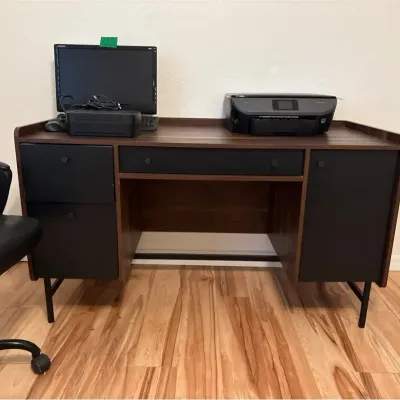 Office Desk With Chair 