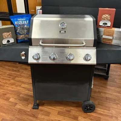 Expert Gas Grill W/ Smoker Box & Smoking Chips 