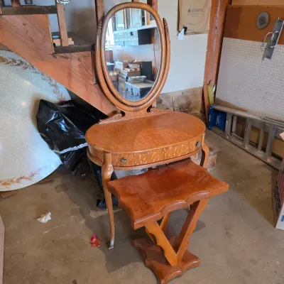 Sale Photo Thumbnail #60: Antique tiger oak vanity table with an oval swivel mirror and matching wooden stool, featuring slender cabriole legs and a single drawer.