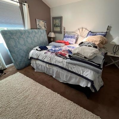  bed, bedding