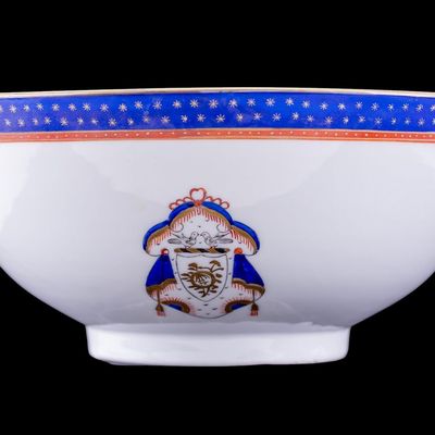 Japanese Porcelain Ware Armorial Center Bowl