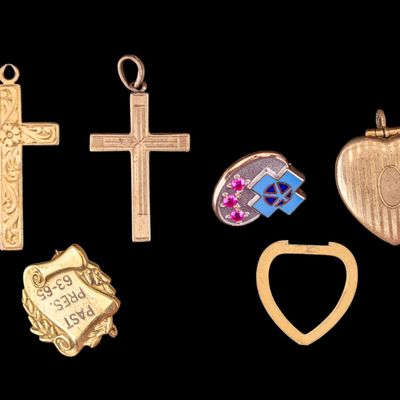 10K Gold Jewelry w/ Crosses and Charms, 5.44g