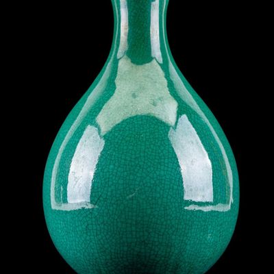 Decorative Chinese Monochrome Crackle Vase