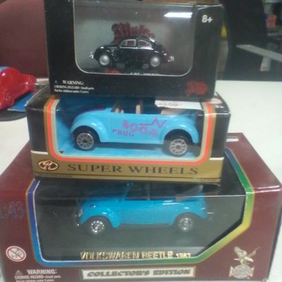 Three Die-Cast Model Volkswagen Beetles by Malibu International, Motormax, and Road Legends