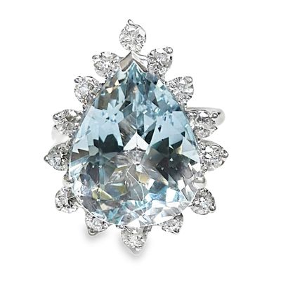 Sparkling Natural Aquamarine and Diamond Ring